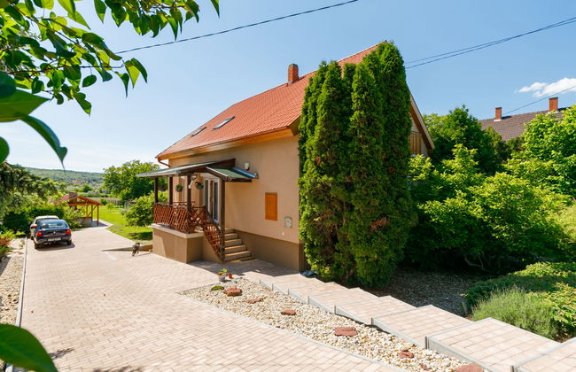 4 bedroom House in Kőröshegy with garden and terrace - Photo 27