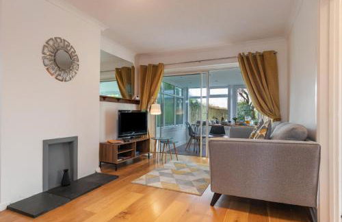 Ty Gwyn - Hot Tub, Parking, Dog Friendly - Photo 2