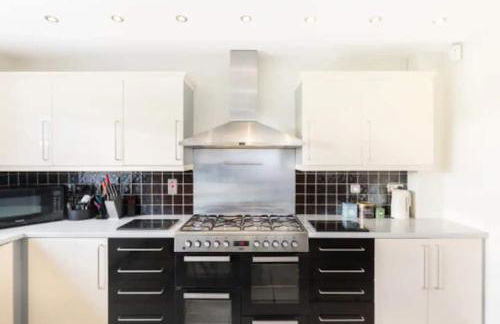 Spacious 5 Bed & Hot Tub Sleeps 12, near Stratford upon Avon - Foto 5