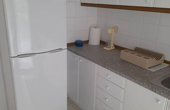 Impeccable 2-bed House in - Photo 7