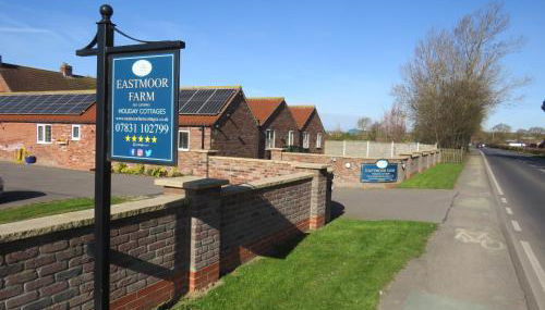 The Stables At Eastmoor Farm Large Luxury 2 Bed Cottage with Big Family Bedroom Dog Friendly Secure Gardens and Free Parking Free WiFi - Foto 4, Garden