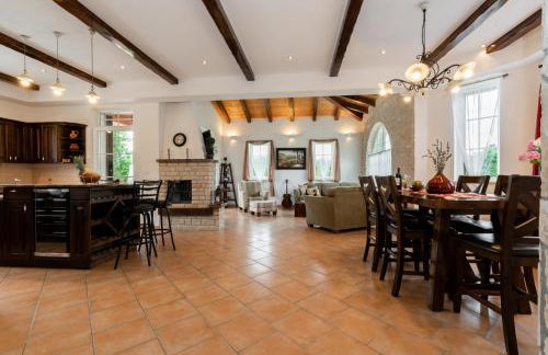 Villa Ivona, a luxurious villa minutes from the sea - Foto 25