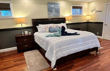 South Florida Spacious Oasis 4BR Retreat with 2 King Beds, Amazing Pool, near Beaches - Photo 55