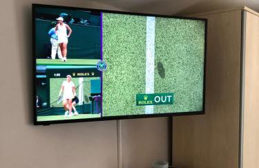 Little Gem with Private Hot Tub - Up to 25 percent off ferry - Foto 29