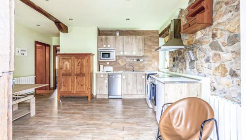 La Tienda de Abajo - Apartamentos acogedores con calefacción, parking y vistas al Valle de Soba - Foto 5