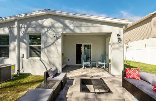 Chic Retreat-Stunning Design Cozy Fire Pit Escape! - Foto 5