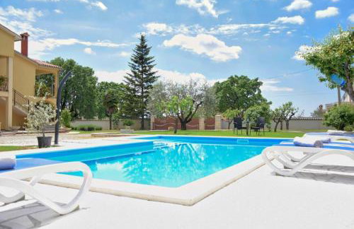 Apartment Susnjici 2 with Pool, Children Playground and Terrace - Photo 32