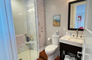 Couples Waterfront Getaway Near Beach And Trails - Foto 9