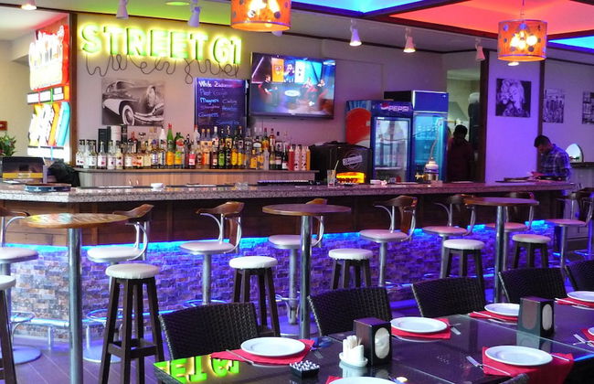 Street61 Studios - Photo 61