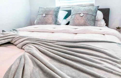 Cozy beach home walking distance from ocean - Foto 12