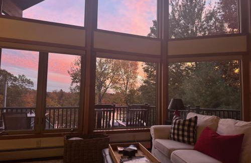 Hot Tub, Lake Views! All-Season Hinsdale Haven - Foto 45