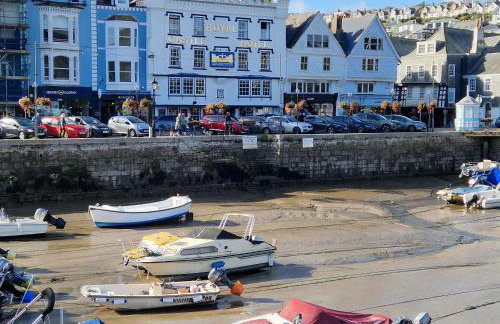 MIDSHIPS A HOLIDAY HOME IN DARTMOUTH SLEEPS UPTO 6 PEOPLE ,PET FRIENDLY , 10 MINUTES WALK TO Town CENTRE WITH PARKING included - Foto 8