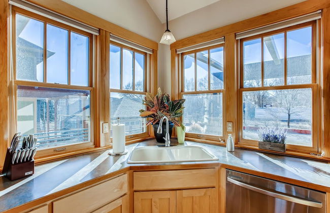 Brilliant Posh Home - Backs to Poudre River Trail - Foto 16