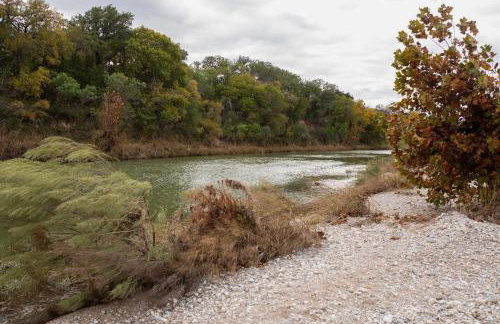 Rustic Eco-Cabin Llano River Getaway on 68 Acres! - Foto 28