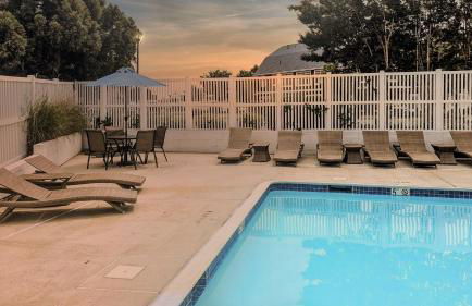 Modern and Comfy-2BR 2BA with pool access - ground floor, Near Outlets & Beaches - Foto 33