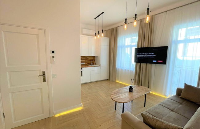 Picturesque Old Town Apartment With Balcony - Photo 6