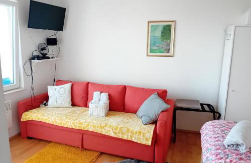 Plesivica Hillside Holiday Home With Hot -tub - Foto 36