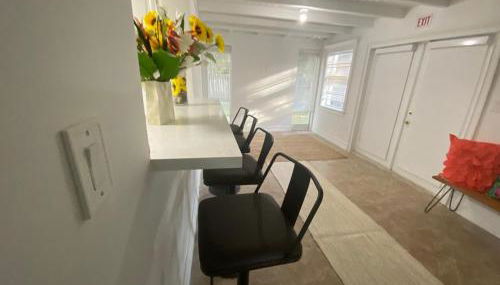 Entire home in Biscayne Park, Florida - Photo 5