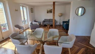 Face château St Germain en Laye, appartement 4 à 6 personnes, 23 min de Paris Champs-Elysées - Foto 2