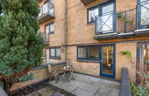 2BR Waterside Flat Parking WiFi Garden & DLR Nearby - Foto 20