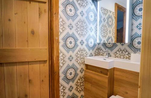 Upper Cottage - Photo 31