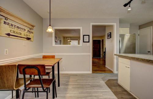 Sunset Home perfect for extended stays with fully fenced in yard, designated office, two living rooms, located across from Boise Foothills and close to Bogus Basin in Boise's North End - Photo 7