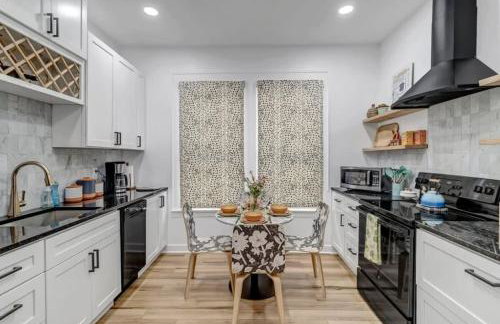 Fourth House - Eclectic and fun 1BR in SPR - Photo 13