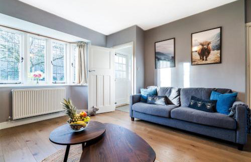 Cozy 3 Bedroom Terrace Cottage in Epsom - Photo 28