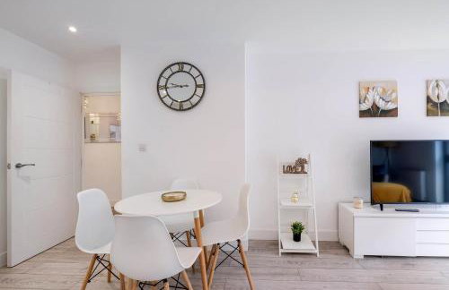Multiple 2-Bedroom Apartments near Harry Potter Studios - 2-Minute walk to Bushey Station - 20 Minutes to London Euston - Ideal for Families & Business - Free Parking - Foto 13