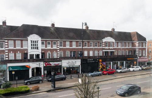 Skyvillion - COZY LARGE 4 & 1 Bed Apartments in London Enfield, Mins to Tube Station, Free Wi-Fi - Foto 78