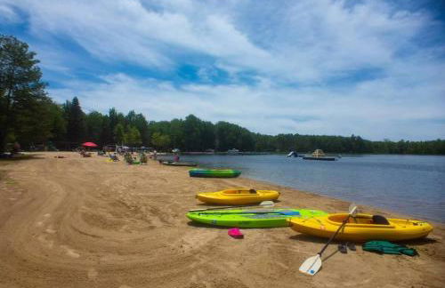 Hot Tub & Fire Pit: Cozy Pines Chalet in Poconos - Foto 6