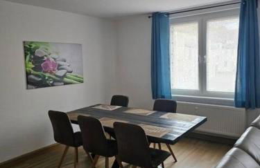 Schöne Vollausgestattete Monteurs- Gästewohnung nähe Raffinerie Leuna und Geiseltalsee für 5 Personen 0304 - Foto 1