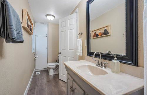 Downtown Launchpad for Urban Explorers | Fireplace - Foto 26