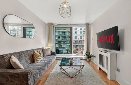 Riverside Apartments with Balcony, 1 Min Walk to Vauxhall Station - Foto 19