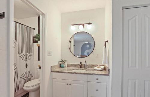 The YinYang - King Bed , Workspace , Full Kitchen - Foto 31