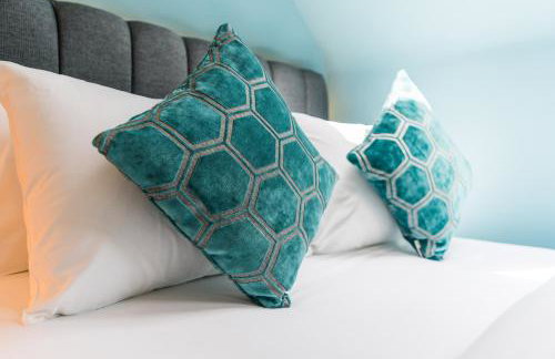 Oakfield Premier Apartments-High Speed WiFi-Smart SelfCheckIn-Central Cardiff Gem - Photo 3