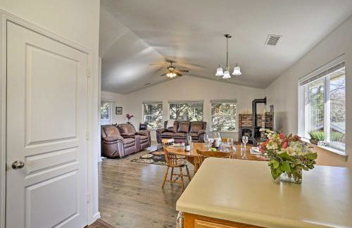 Centrally Located Mt Shasta Home with Deck! - Foto 10