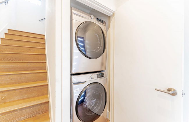 East Downtown 3BR Condo w Fast Wifi and Sleeps 8 - Foto 14