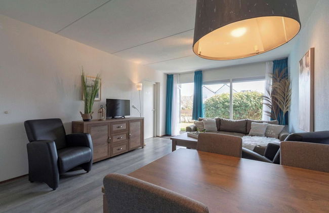 Lovely Apartment With Patio - Photo 16