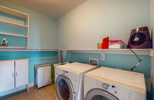 Deck and Private Dock! Winchester Creek Estate - Foto 30