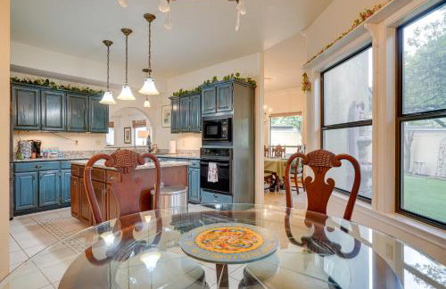 Spacious San Antonio Home with Patio and Grill! - Foto 12