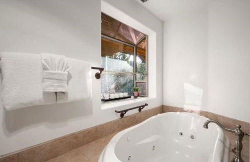 Red Rock Retreat with Hot Tub & New Pool Coming late March - Foto 27