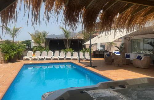 VILLA BLOSSOM in the beautiful area of Puerto Santiago Tenerife with 5 bedrooms for up to 10 guests private swimming pool and many other activities to entertain the family Secure parking for 2 cars and disabled access throughout - Foto 1