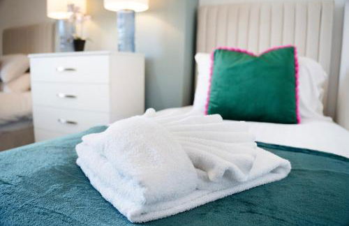 NEW! 2BR in West Terrace, Sleeps 4 - Foto 29