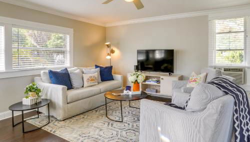 Bright St Petersburg Apartment, Walk to Downtown! - Foto 1