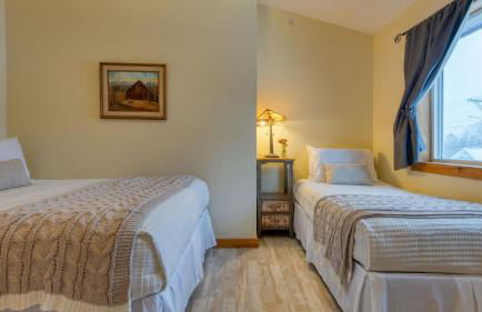 Mins to Hunter Mountain • Sleeps 36 • Pool Spa Games Bar Cozy Peaks Lodge by AvantStay - Foto 45