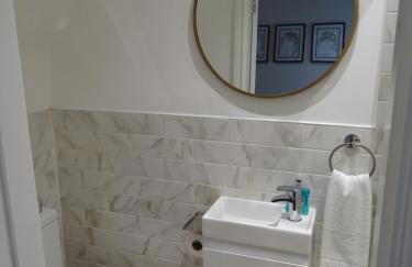 Modern & Stylish Home at the corner of famous Penny Lane in Liverpool - Foto 78