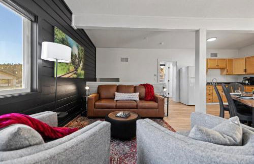 Fireside Haven - Hot Tub & Downtown Walkable - Foto 8