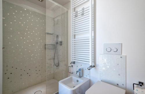 Luxury Seafront Villa with Rooftop Pool & Stunning Sea Views - Foto 25