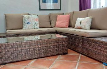 Apartment mit kleiner Innenhof-Terrasse im mediterranen Stil - Foto 3